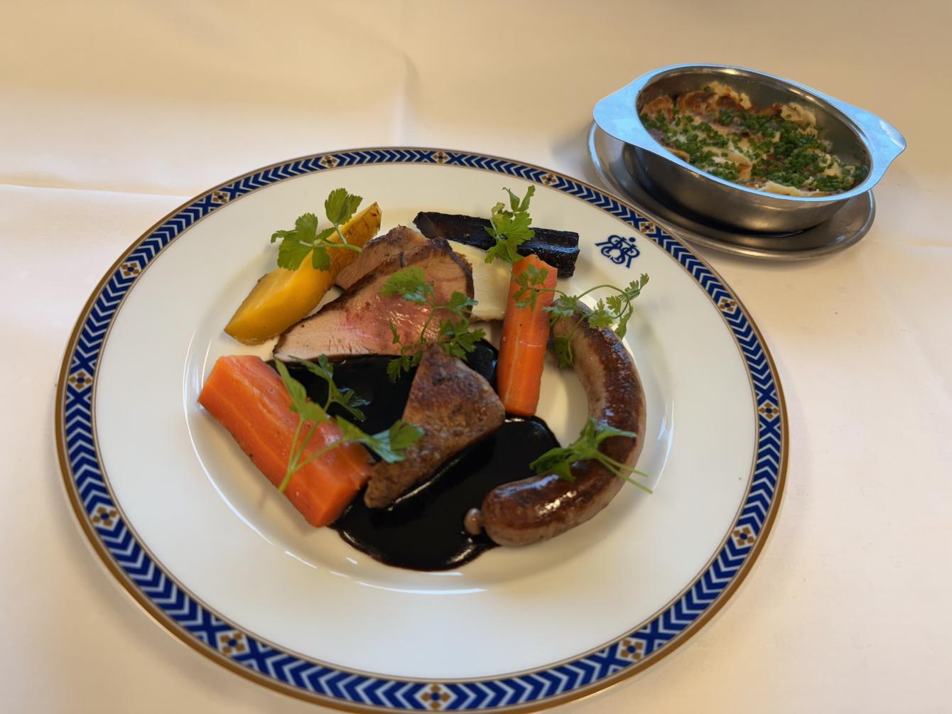 Åländskt lamm på tre vis med madeirasås (AX)