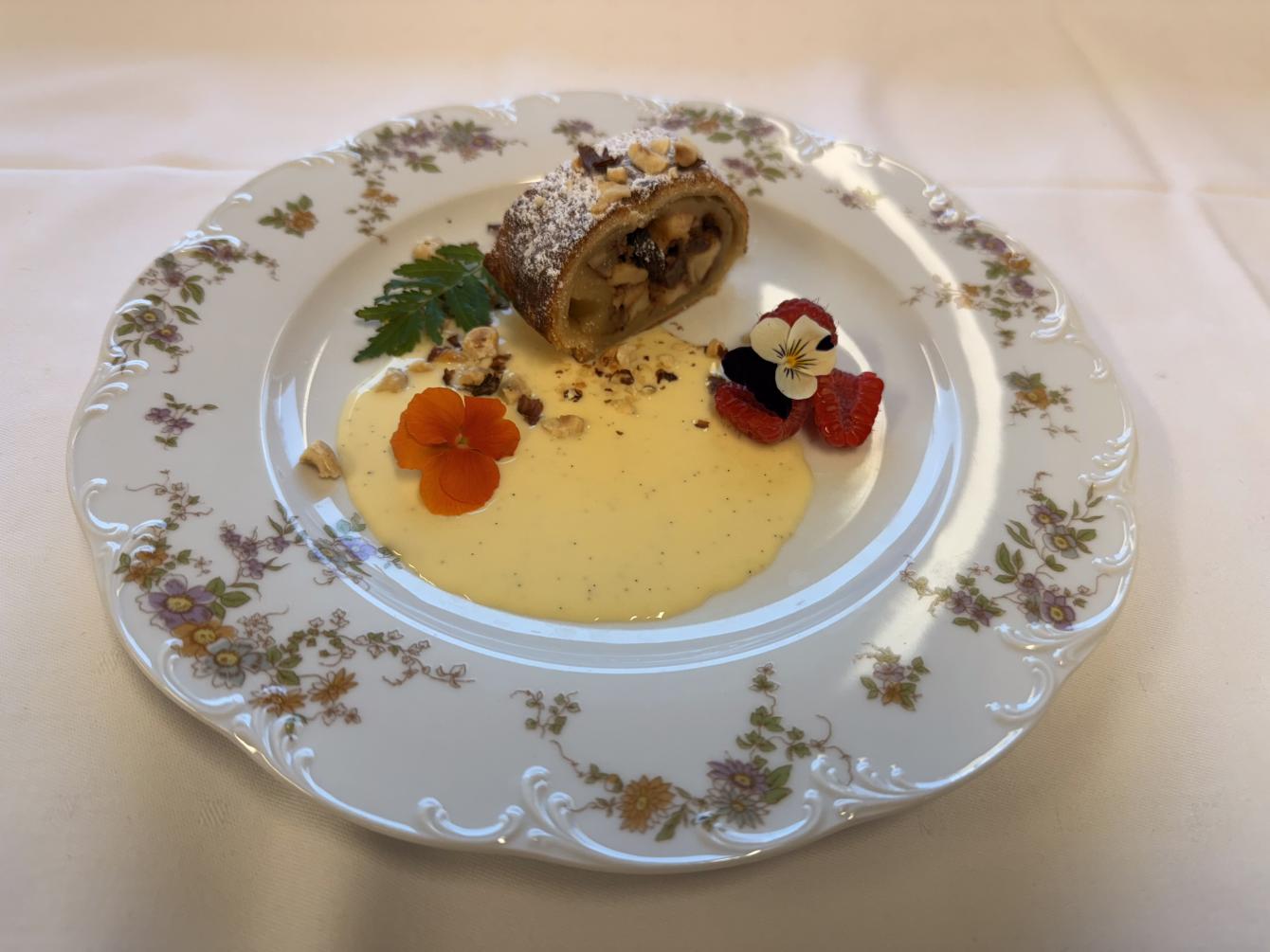 Smördegsäppelstrudel på åländska äpplen (AX)