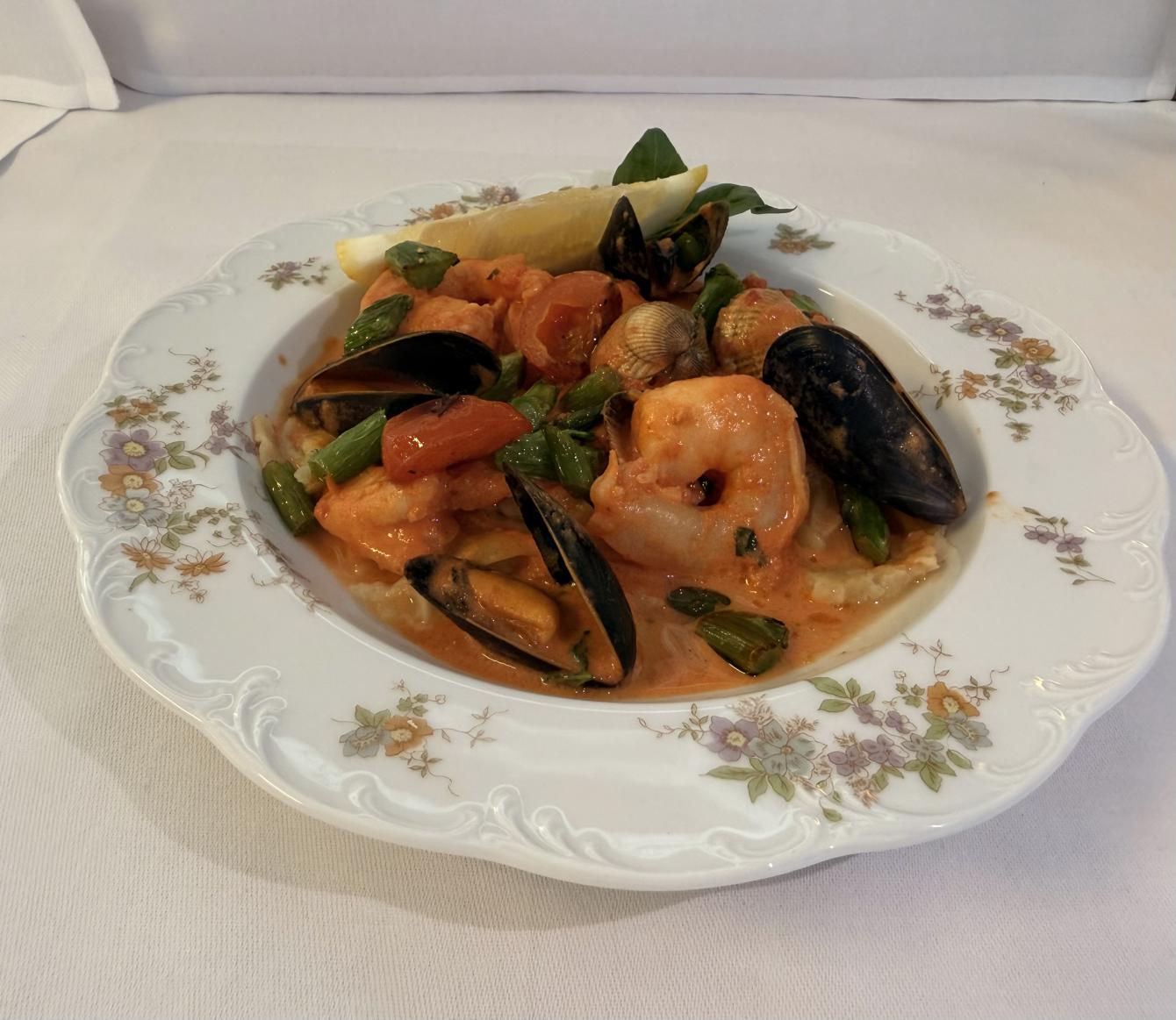 Pasta frutti di mare eller gratinerade jätteräkor.jpeg